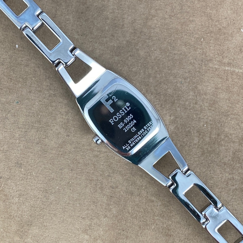 Fossil F2 Vintage Watch Metallic Lime Green Face Silver tone bracelet - Picture 8 of 8